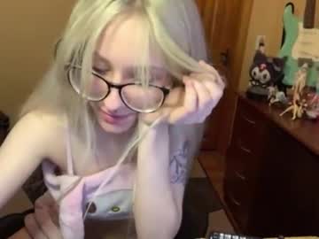 See Alexismonroe18 online Now @ sex.co.it