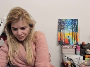 See Artsyandcraftsy_ online Now @ sex.co.it