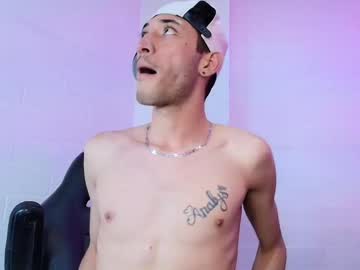 See Ashton_myers online Now @ sex.co.it