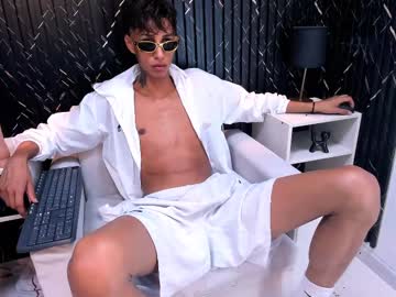 See Daniel_delux online Now @ sex.co.it