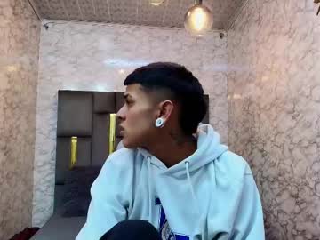 See Dominic_stonne online Now @ sex.co.it